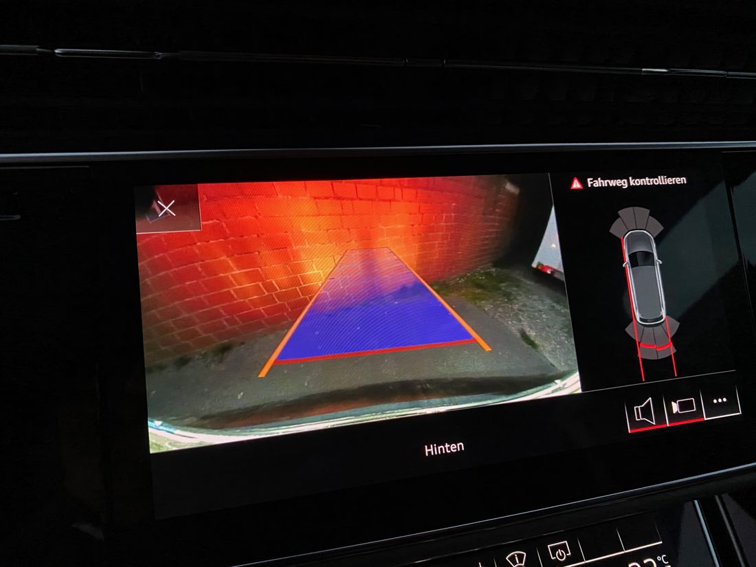 Audi Q7 4M: Rückfahrkamera nachgerüstet
