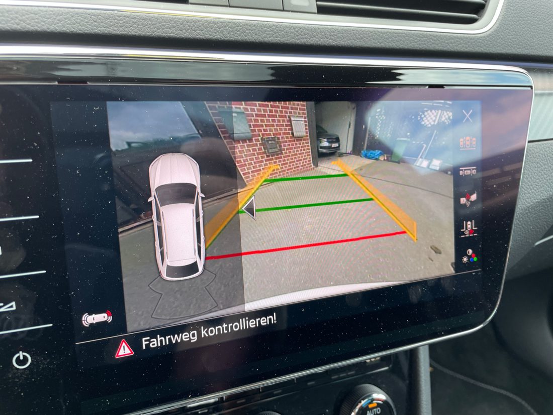 Skoda Superb: Rückfahrkamera nachgerüstet